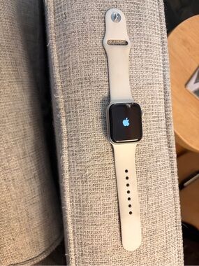 Apple Watch SE 40mm Starlight‎